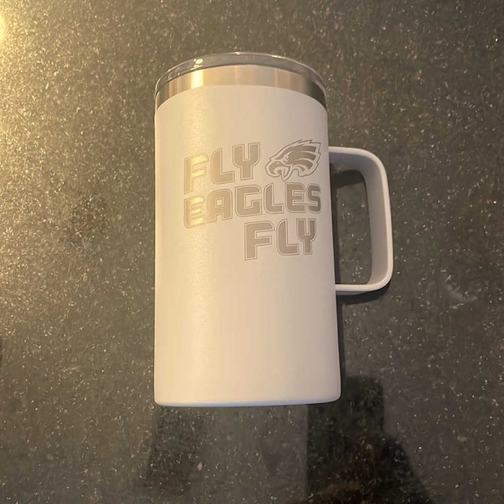 Brand New Eagles NFL 18 oz Vacuum Sealed hot/cold stainless steel Tumbler